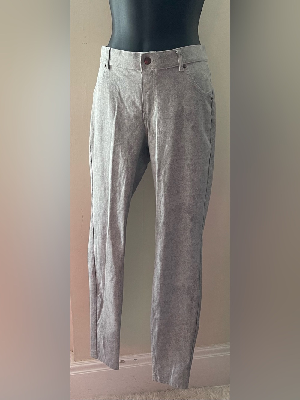 HUE Light Gray Pants Size Large
